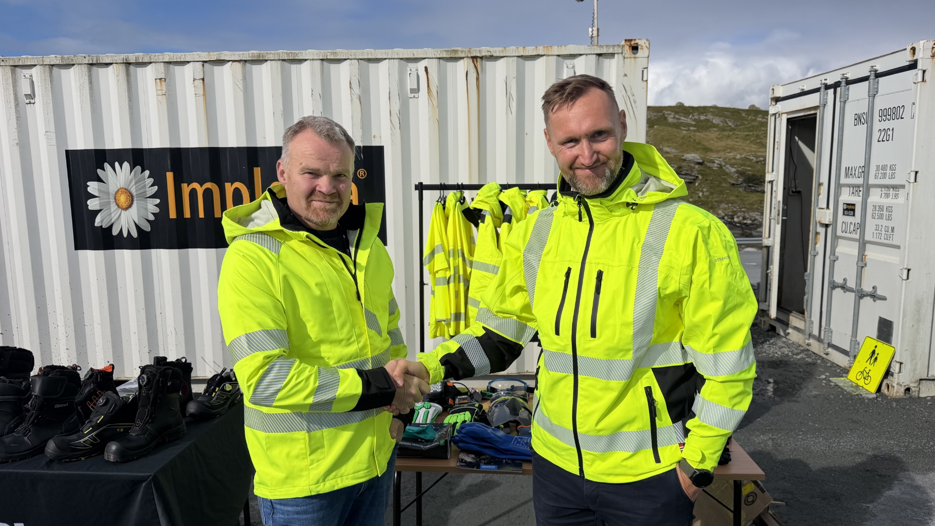 Christoffer Bårdsgjære, Key Account Manager i AAPW, og Ole Magne Rønning, prosjektleder i Implenia Norge